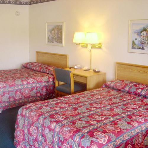 Oak Tree Inn Irvine Room photo